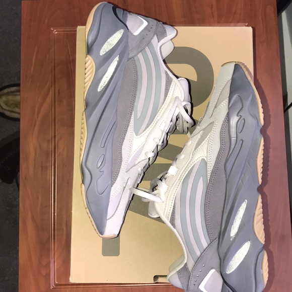 YEEZY TEPHRA - Picture 2 of 5